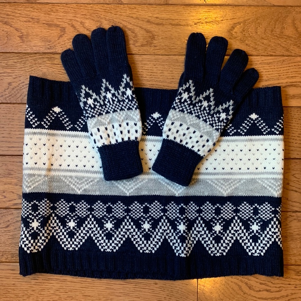 Atmosphere Infinity Scarf & Gloves Set NWOT